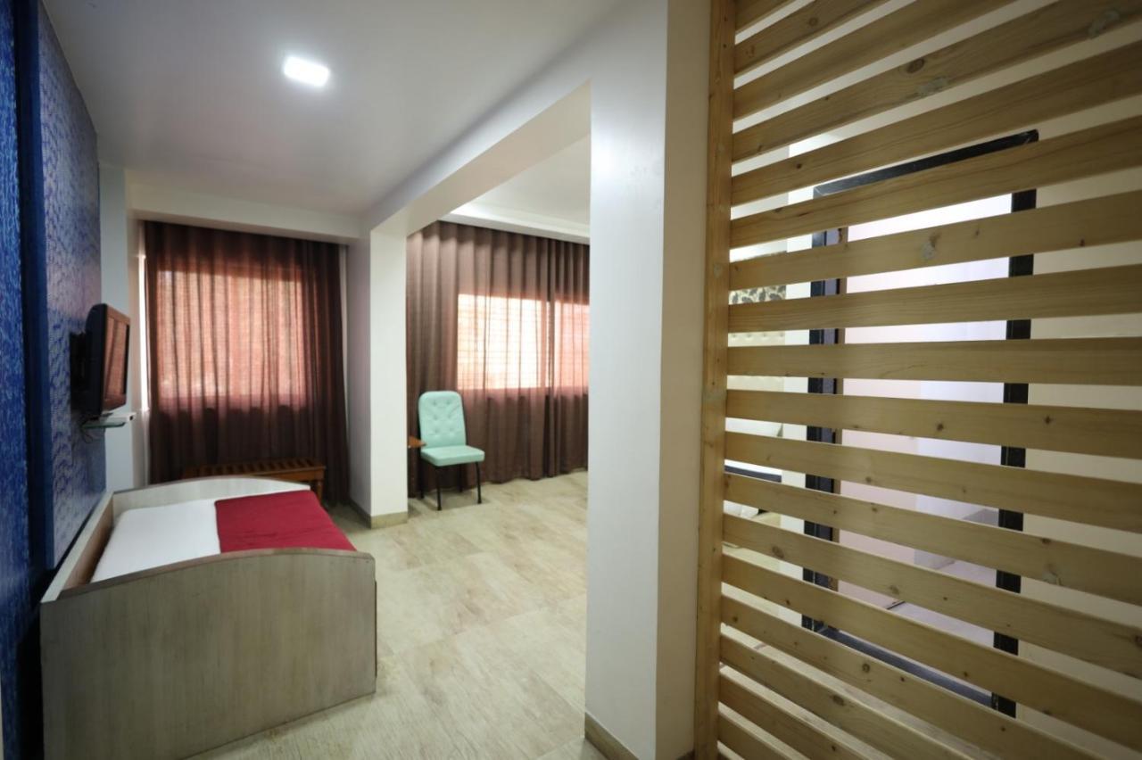 Saish Hotel Shirdi Extérieur photo