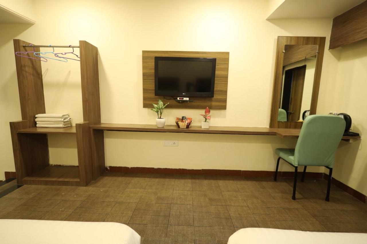 Saish Hotel Shirdi Extérieur photo
