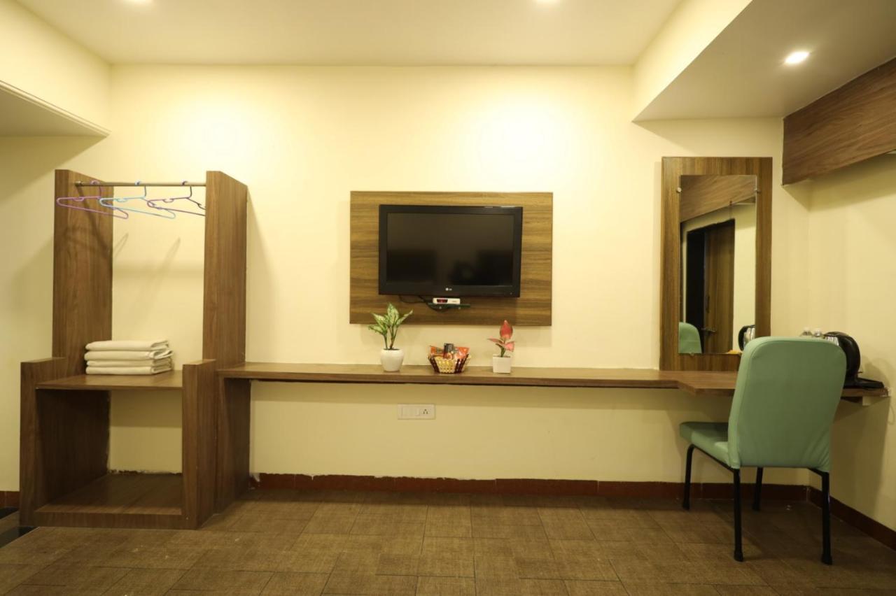 Saish Hotel Shirdi Extérieur photo