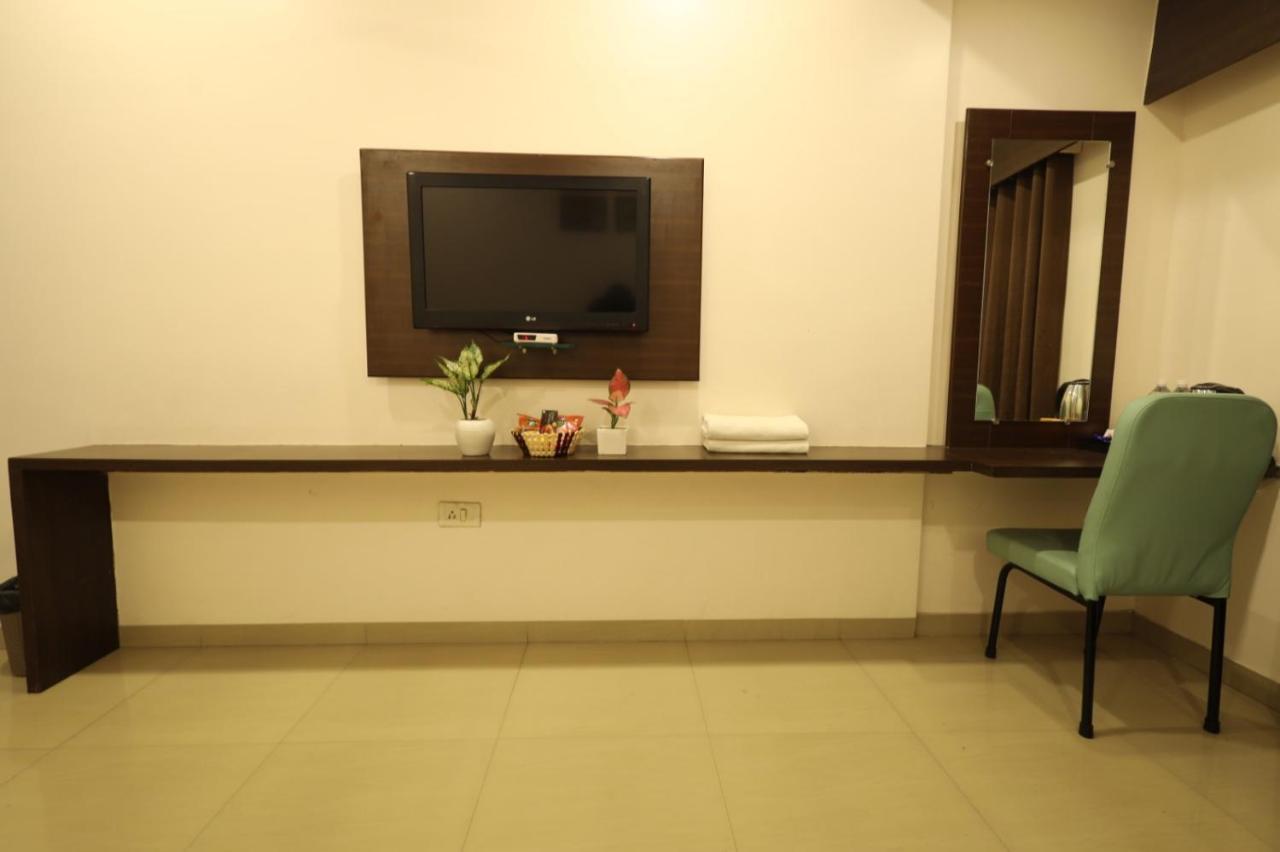 Saish Hotel Shirdi Extérieur photo