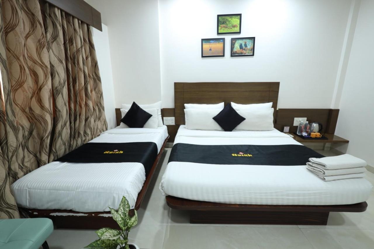 Saish Hotel Shirdi Extérieur photo