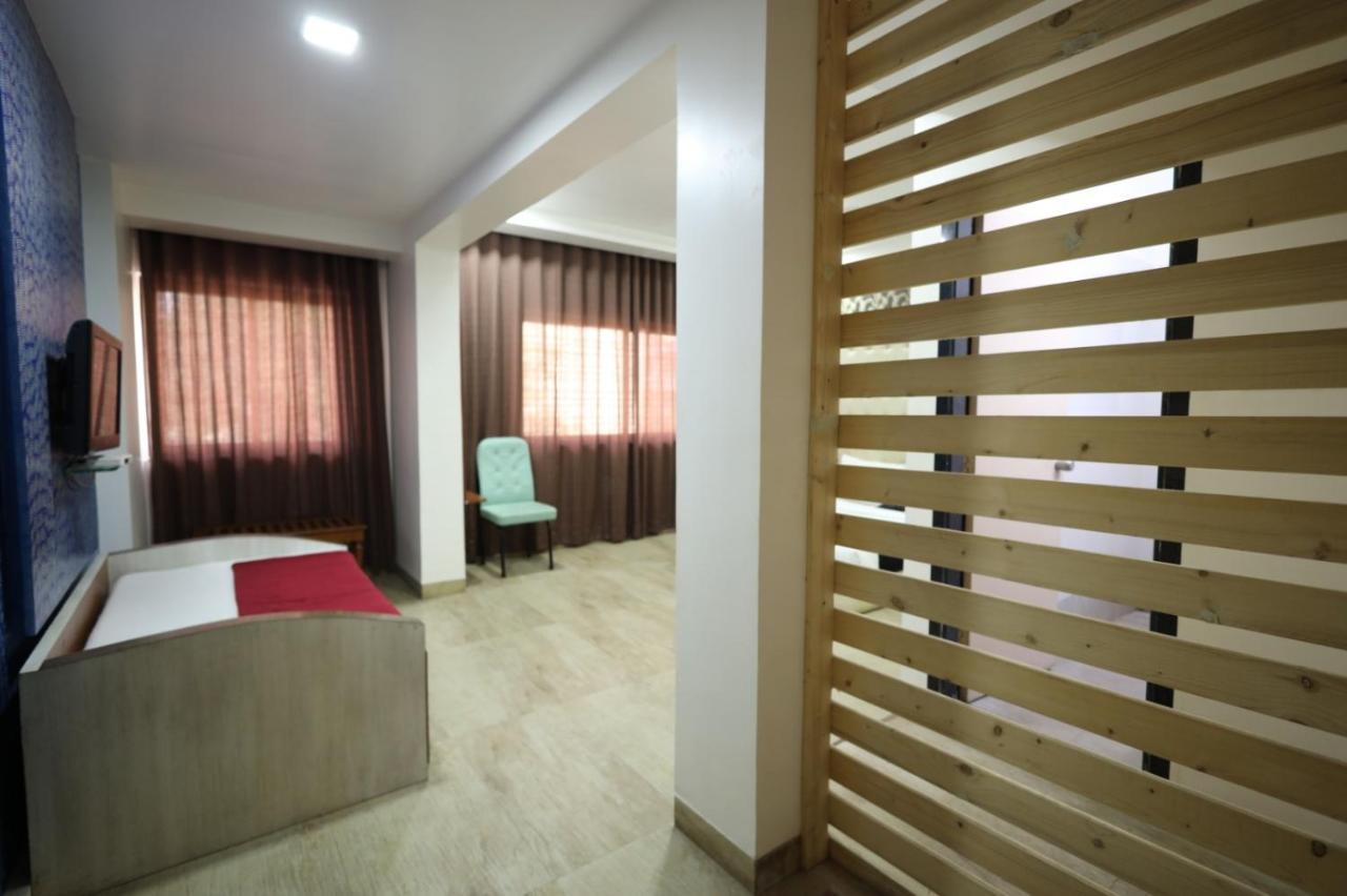 Saish Hotel Shirdi Extérieur photo